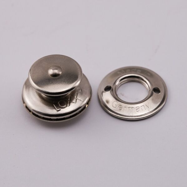 Die LOXX Knopf Oberteile in vernickelter Ausführung sind als Großpackung erhältlich und ideal für Sattler und Bootbauer. Sie bieten eine zuverlässige und langlebige Lösung für verschiedene Anwendungen.