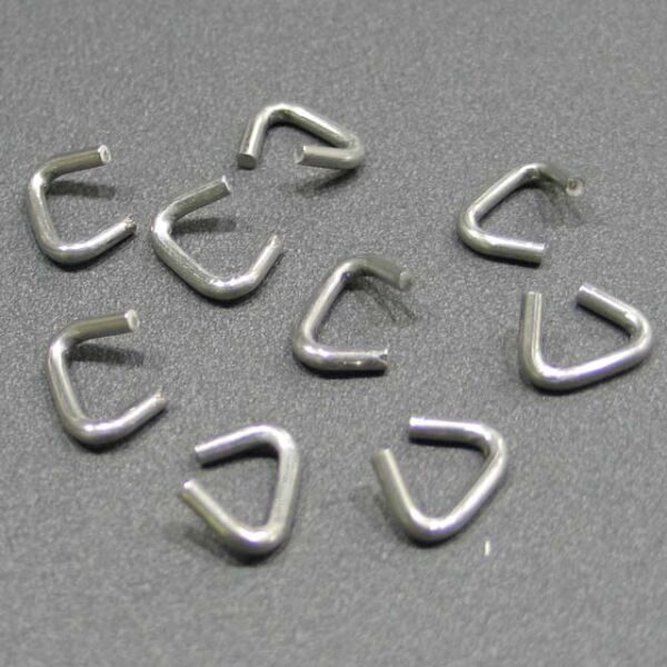 100Stk Edelstahlkrampen aus 2mm dicken VA Draht für Seile mit ca. 5-6mm Durchmesser. Edelstahlkrampen zum anfertigen von Seilösen.