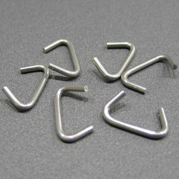 100Stk Edelstahlkrampen aus 2mm dicken VA Draht für Seile mit ca. 9-10mm Durchmesser. Edelstahlkrampen zum anfertigen von Seilösen.